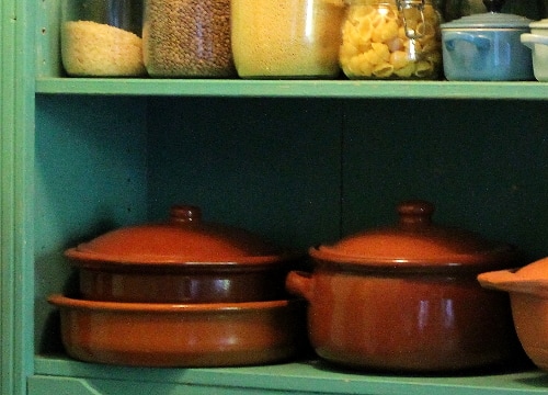 crockpot on kitchen shelves